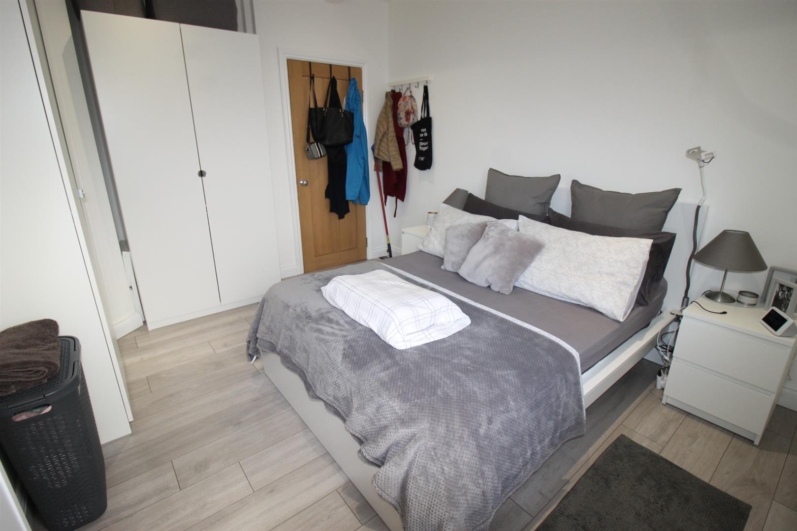 Flat Totteridge Avenue in High Wycombe