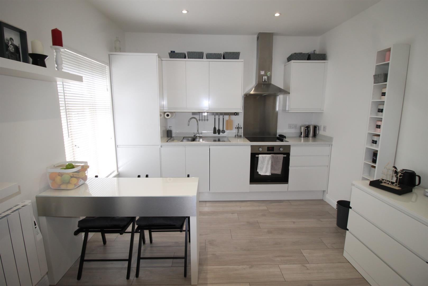 Flat Totteridge Avenue in High Wycombe
