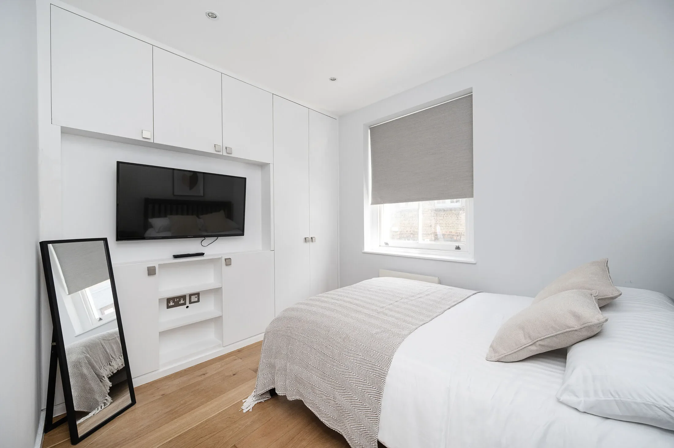 Flat Ellsworth Street in Greater London