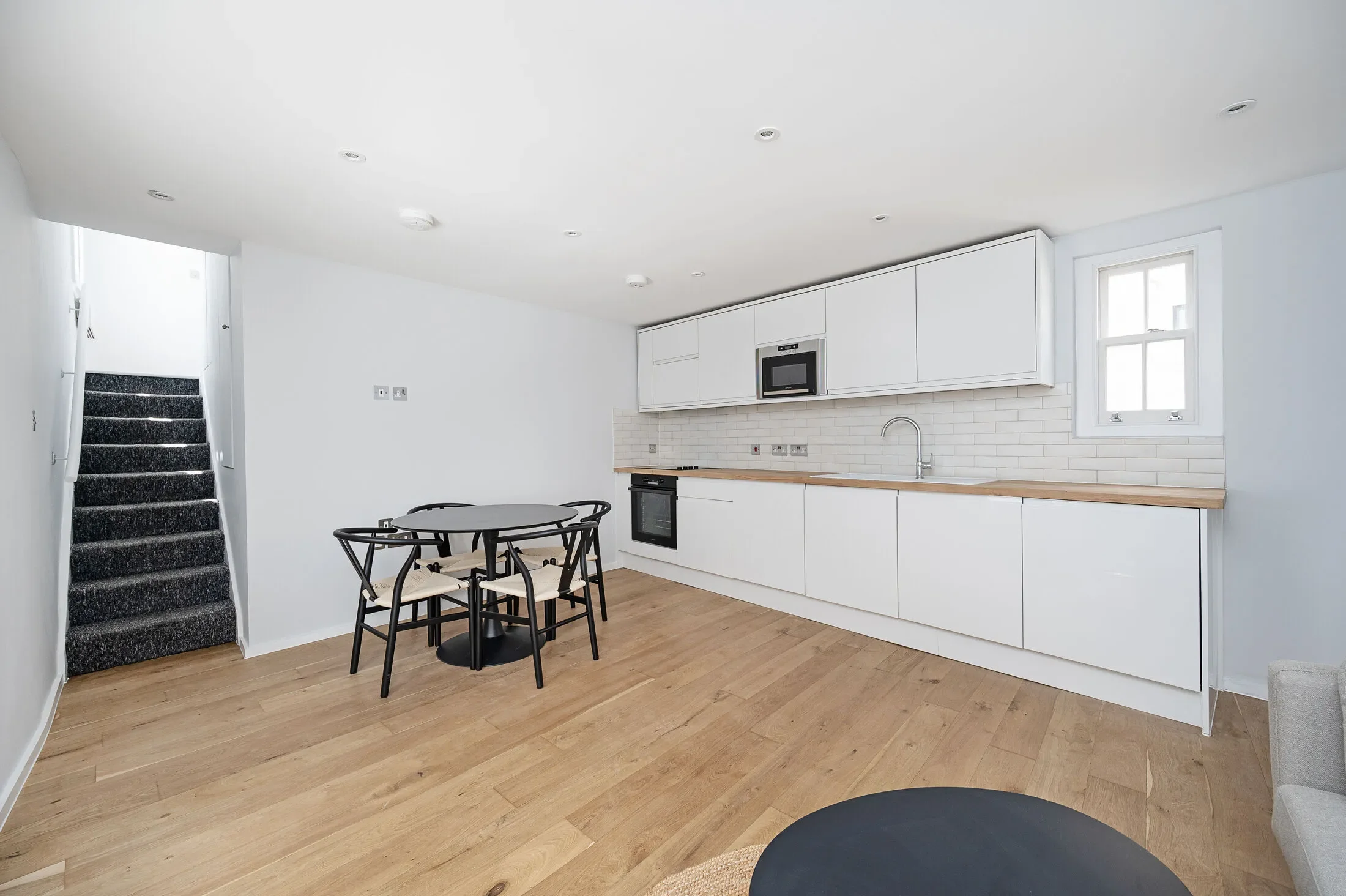 Flat Ellsworth Street in Greater London