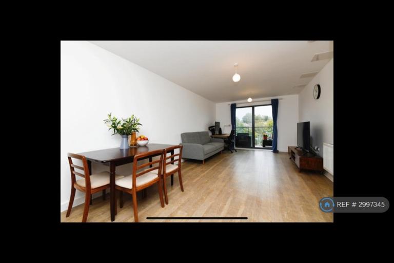 Flat Rollason Way in Brentwood