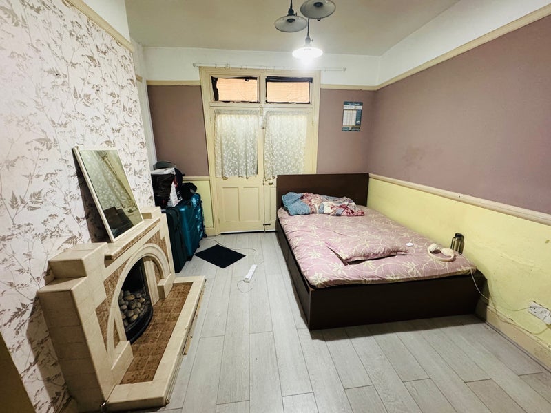 Room College Close in Greater London