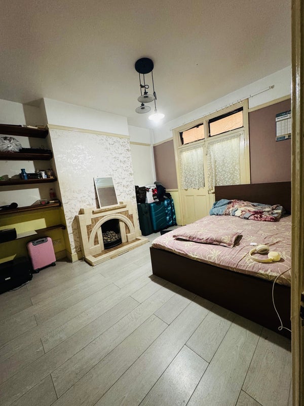 Room College Close in Greater London