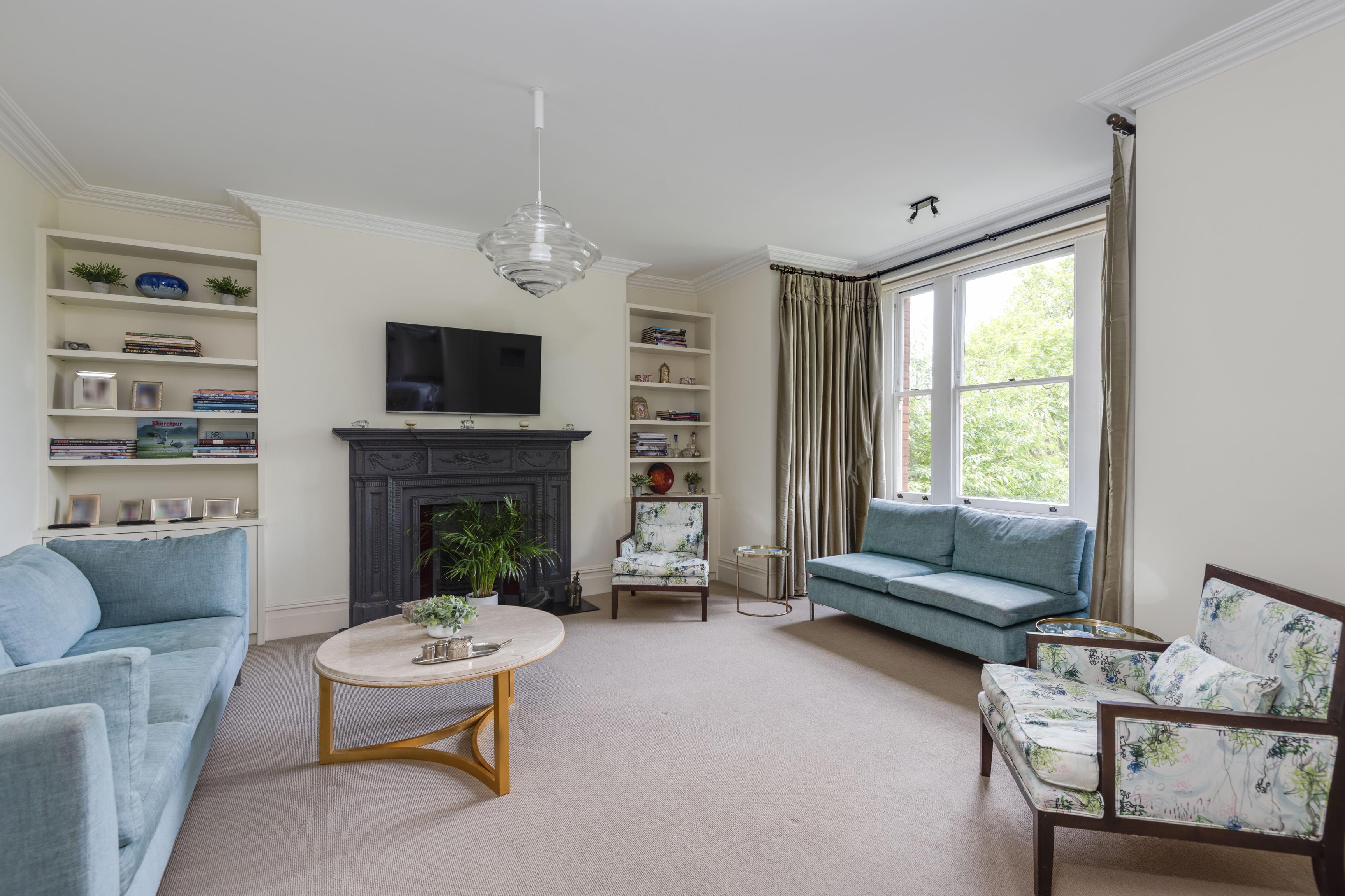 Flat Hall Place in City of Westminster