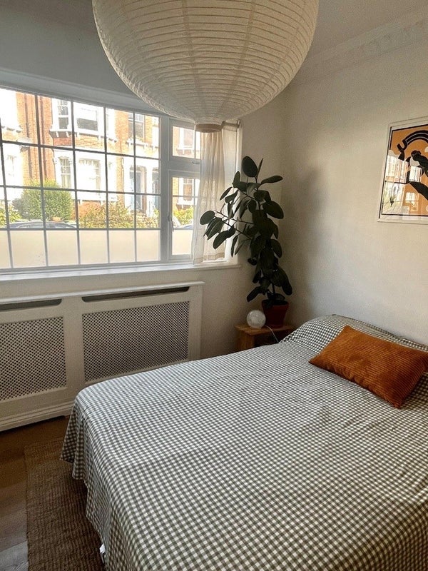 Flat Constantine Road in Greater London