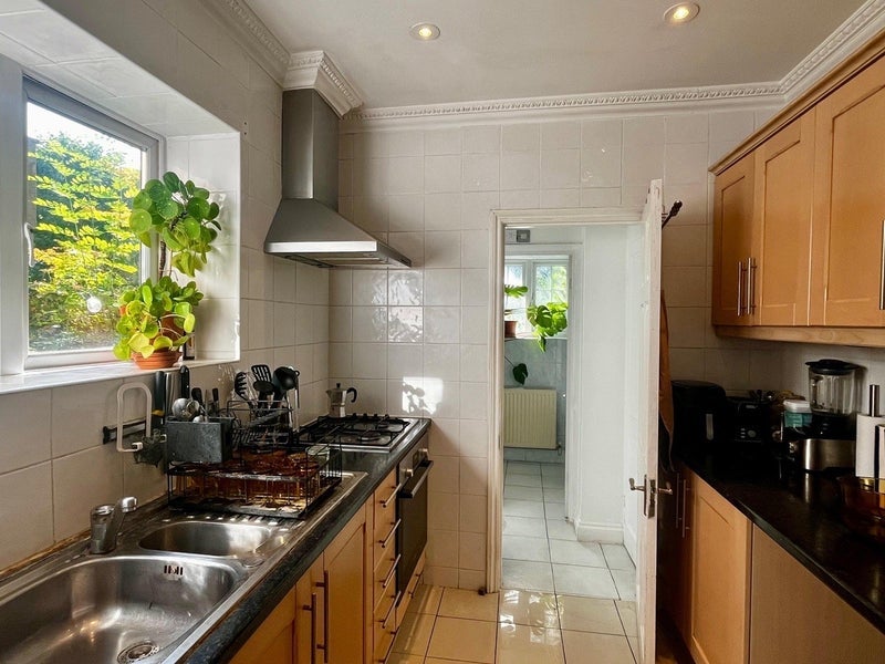 Flat Constantine Road in Greater London