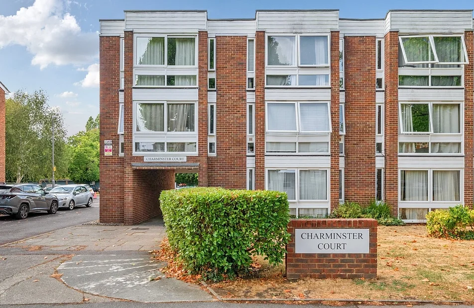 Flat Lovelace Gardens in Greater London