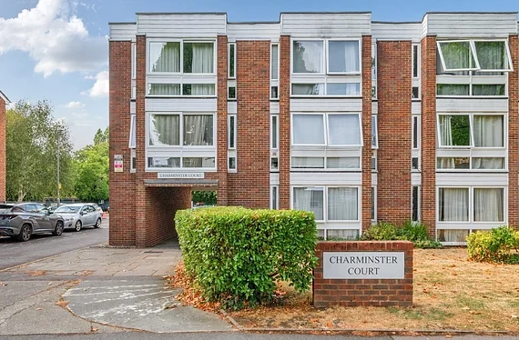 Flat Lovelace Gardens in Greater London