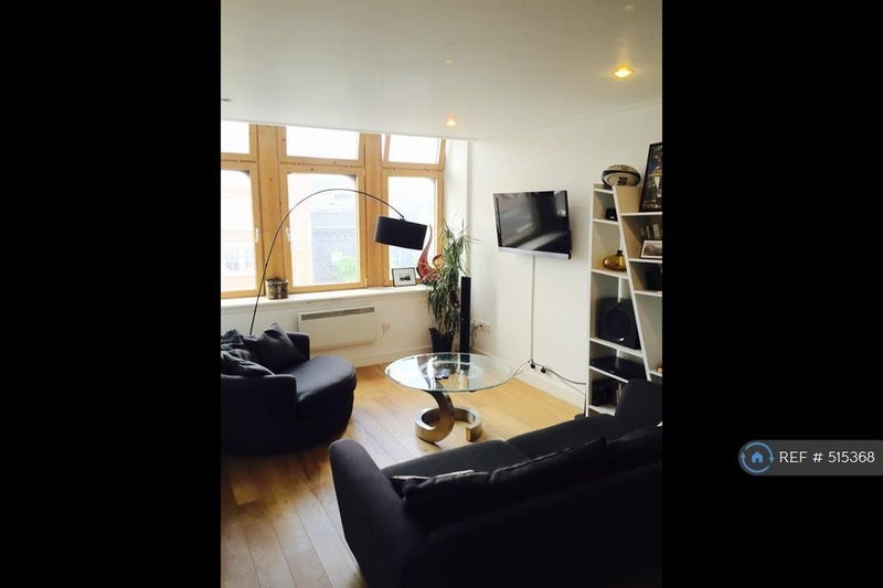 Room City Road in Greater London