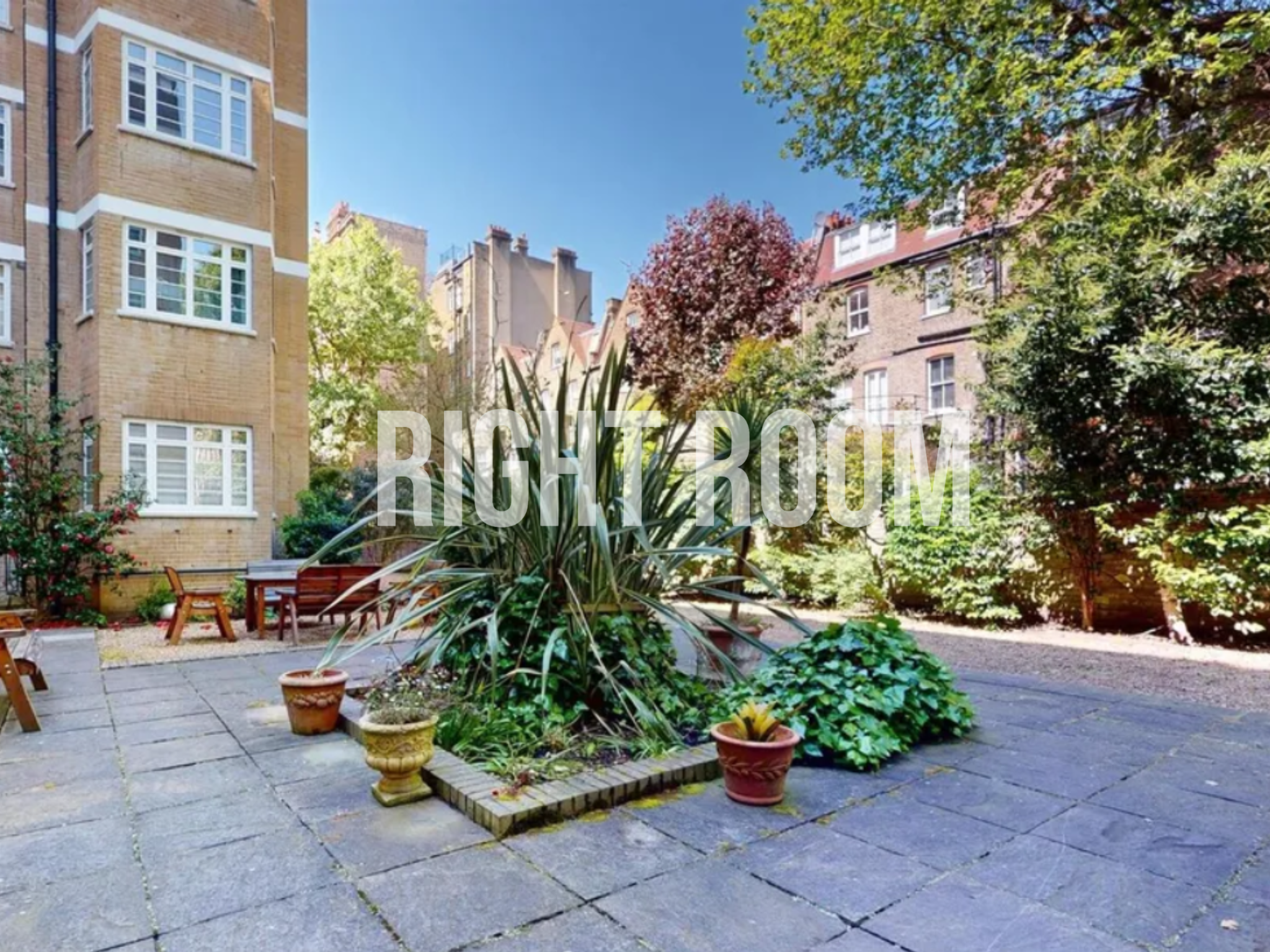 Flat Redcliffe Square in London