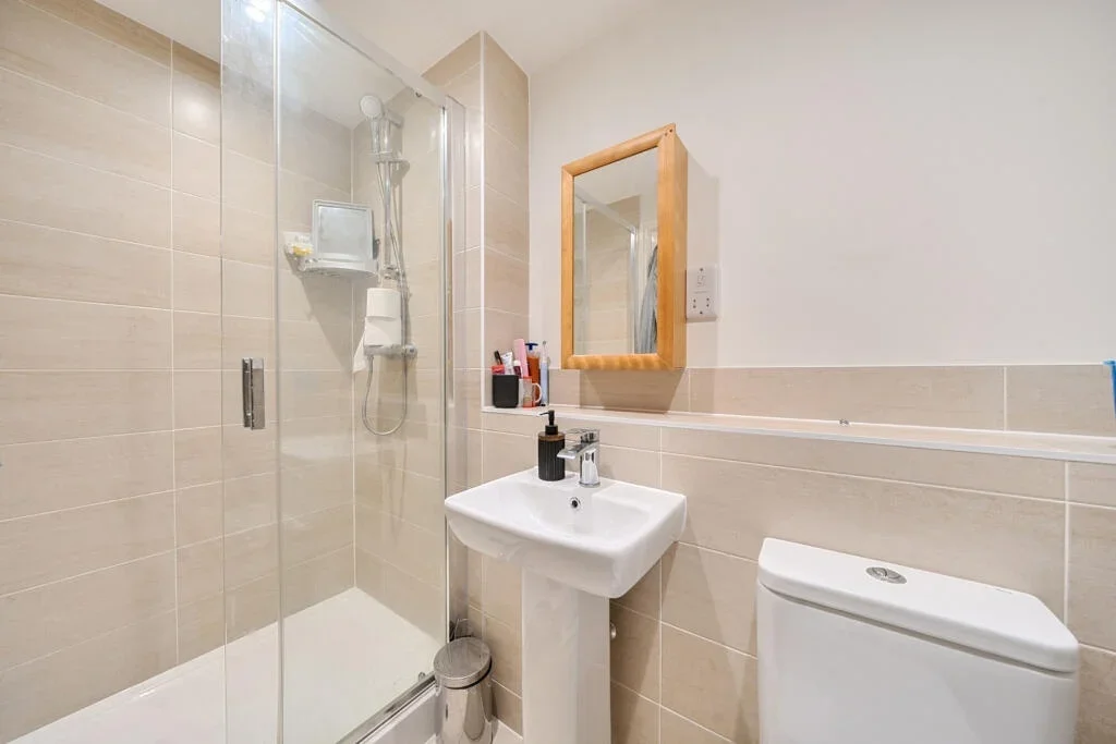 Room Rayners Lane in Greater London