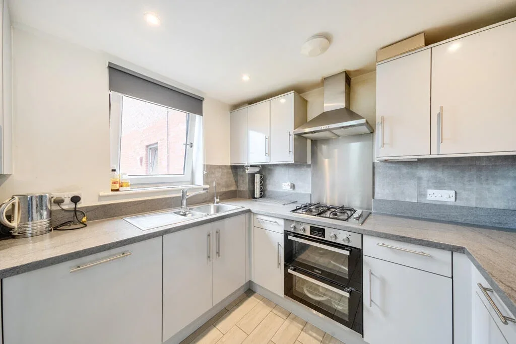 Room Rayners Lane in Greater London