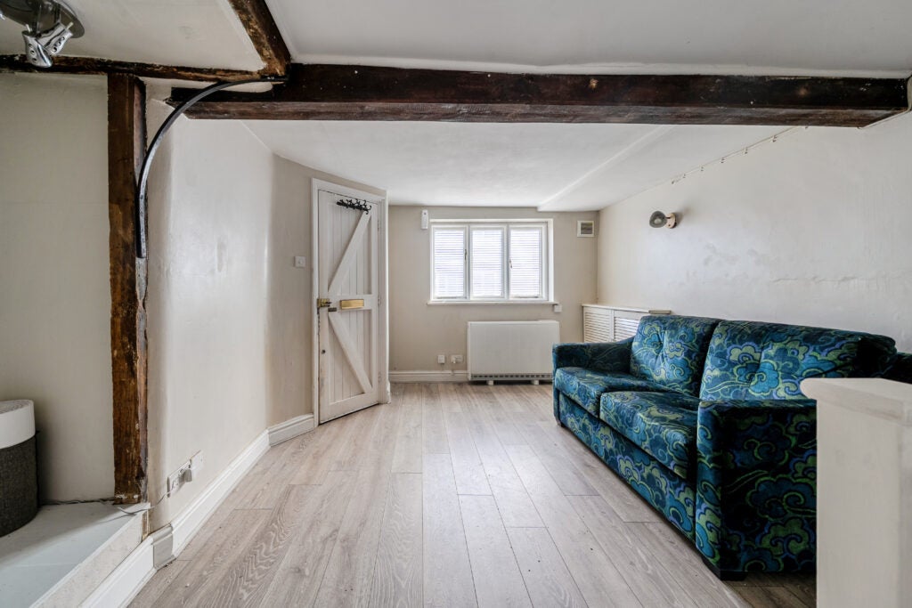 Flat Petworth Road in Waverley