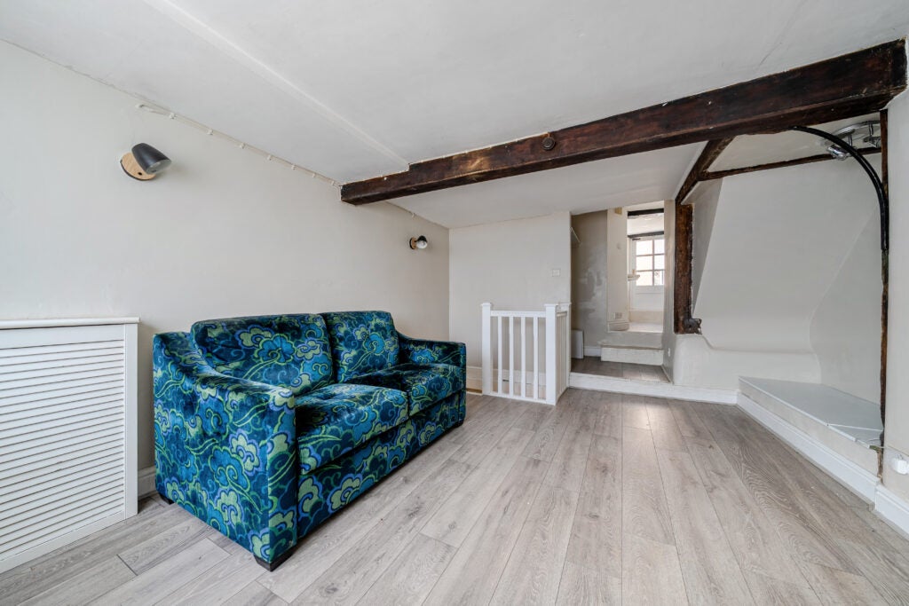 Flat Petworth Road in Waverley