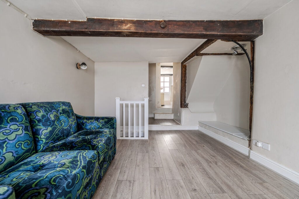 Flat Petworth Road in Waverley