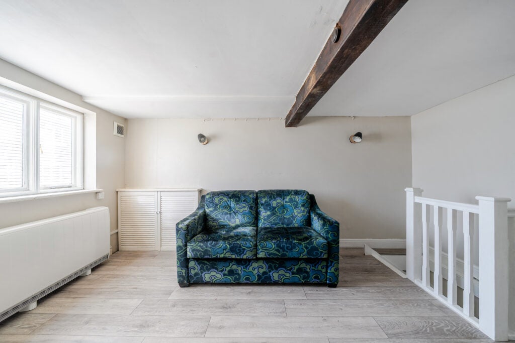 Flat Petworth Road in Waverley