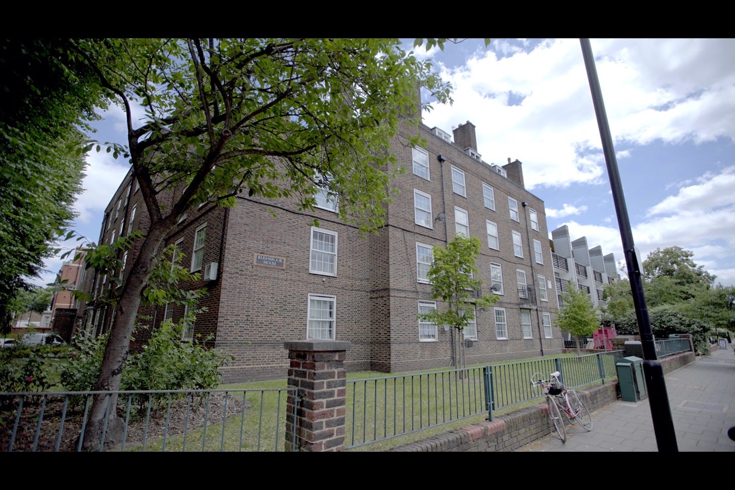 Flat Union Road in Greater London