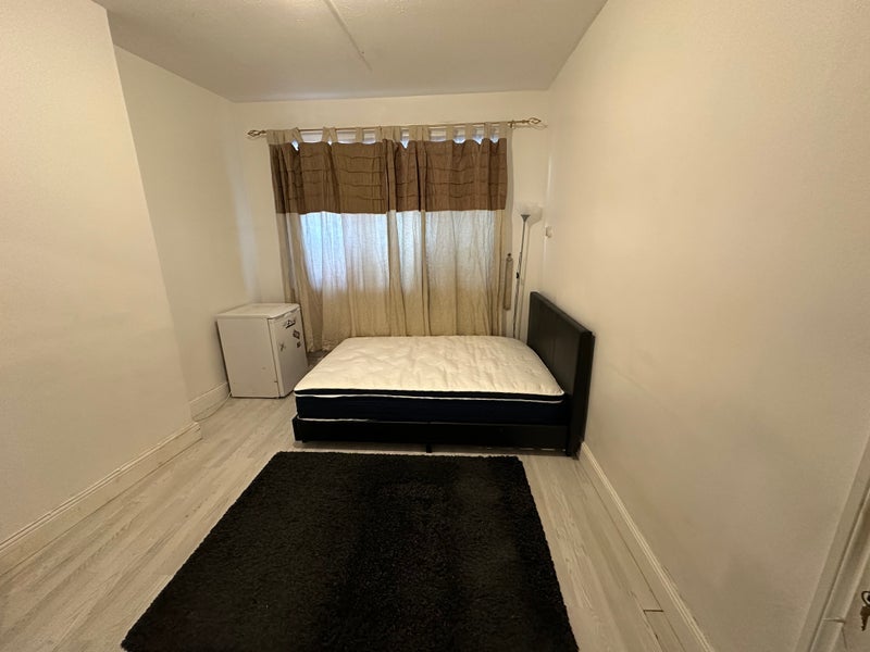 Room Wigston Road in Greater London