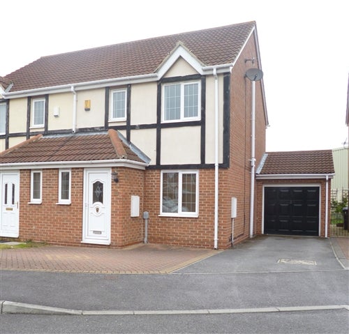 House Summergroves Way in Hull