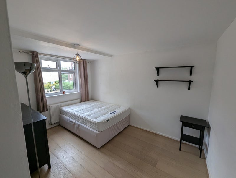 Room Mansford Street in Greater London
