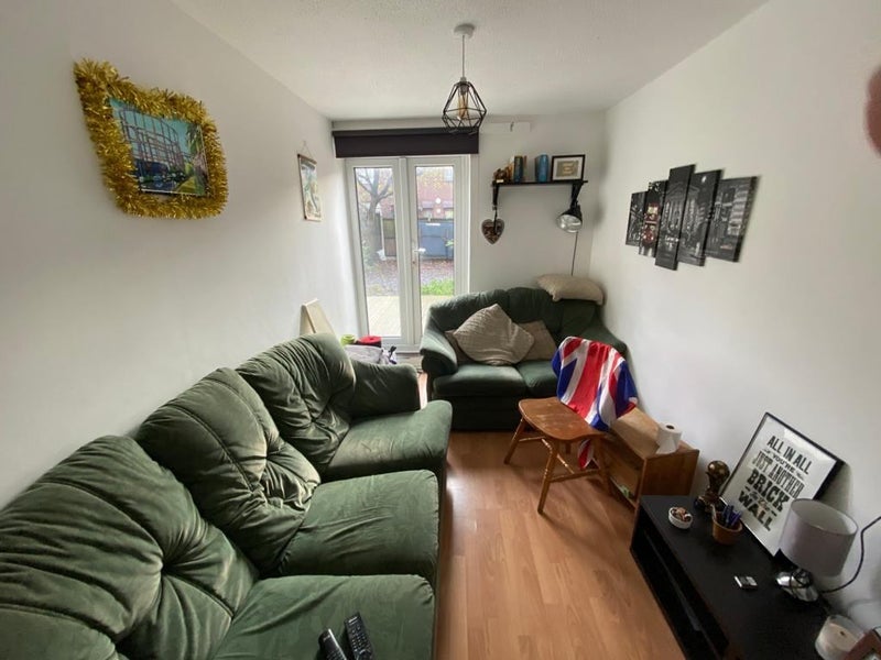 Room Mansford Street in Greater London