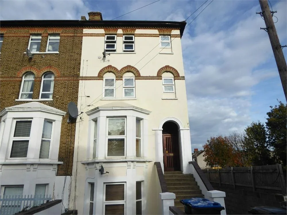 Flat Archer Road in Greater London