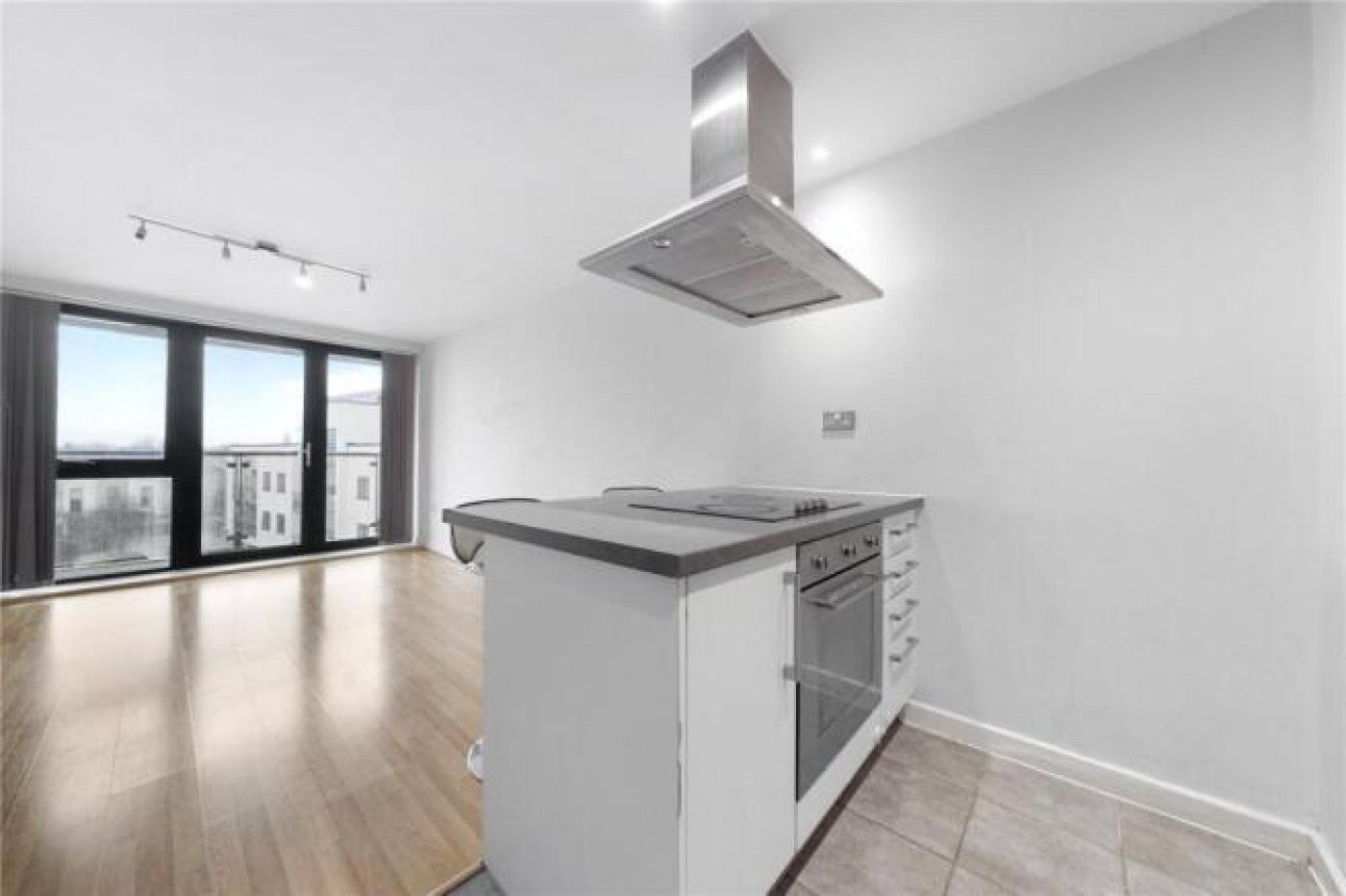 Flat Hillyfield in Greater London