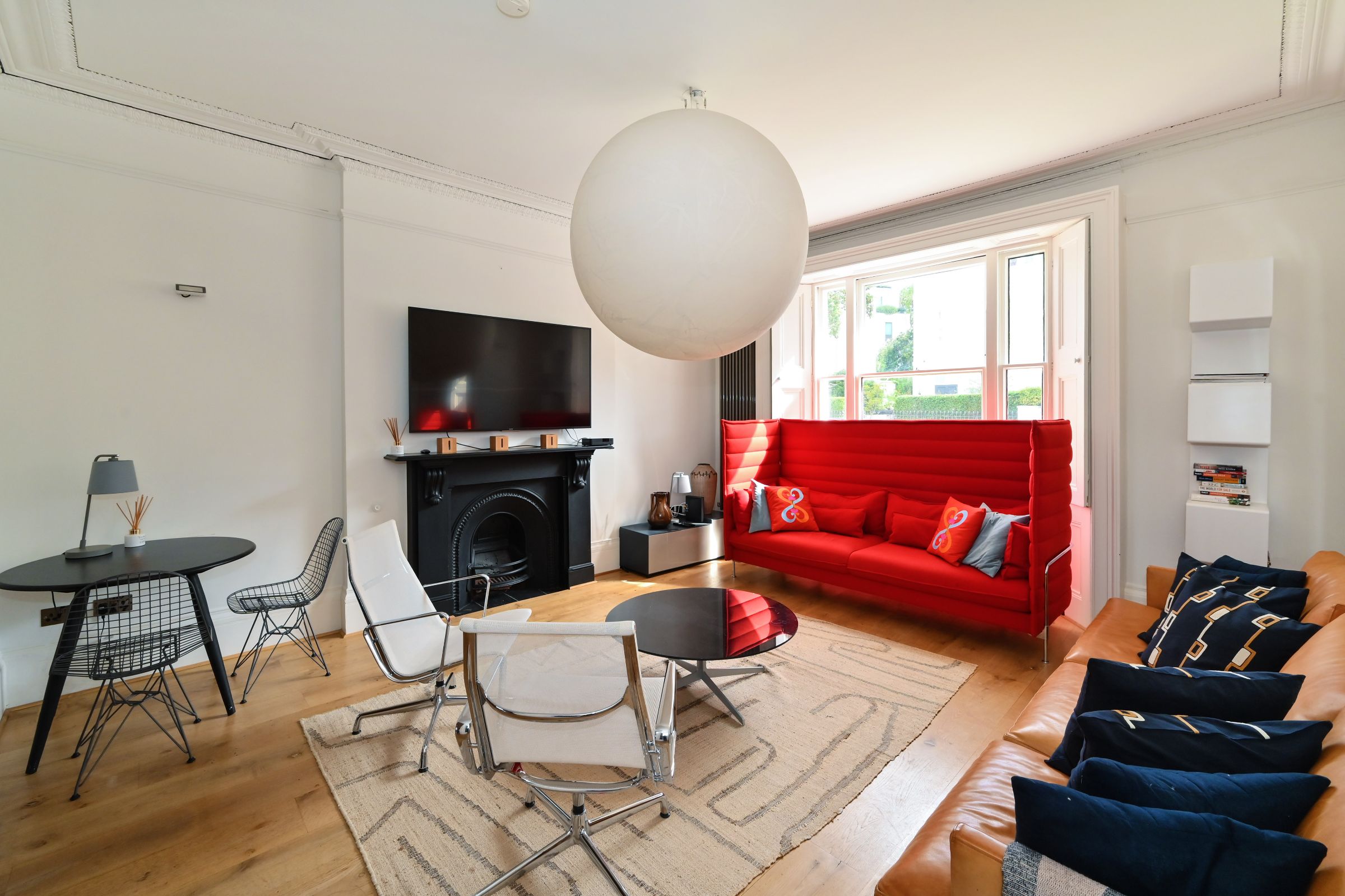 House Lansdowne Crescent in Greater London