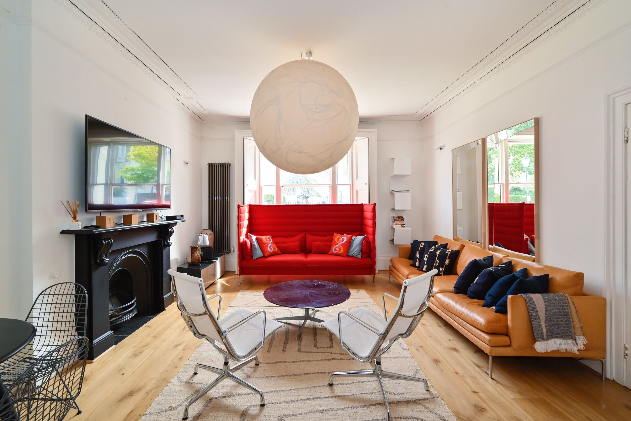 House Lansdowne Crescent in Greater London