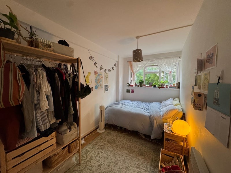 Room New North Road in Greater London
