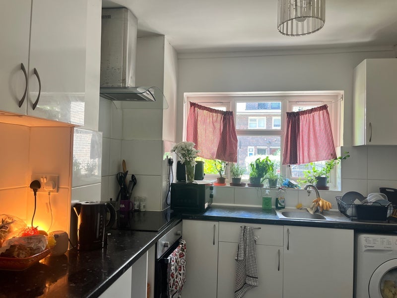 Room New North Road in Greater London