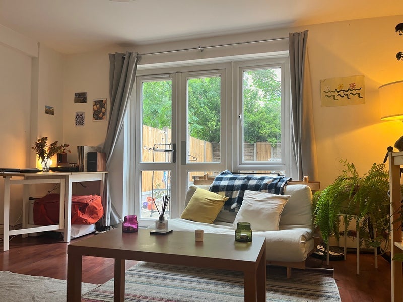 Room New North Road in Greater London