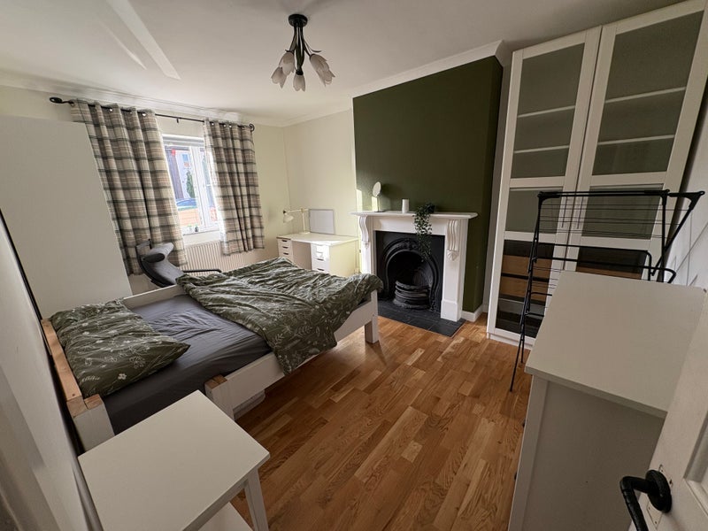 Room Onslow Road in Greater London