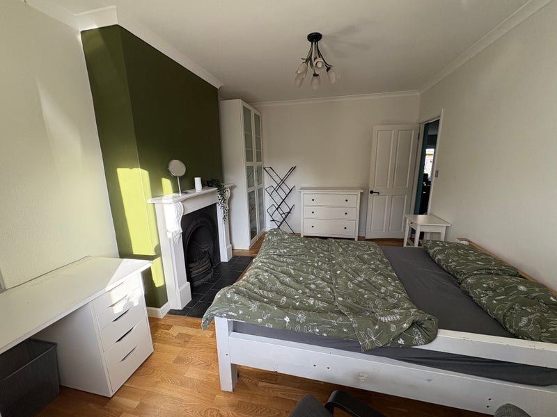 Room Onslow Road in Greater London