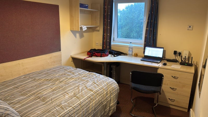 Room Eastern Avenue in Cardiff