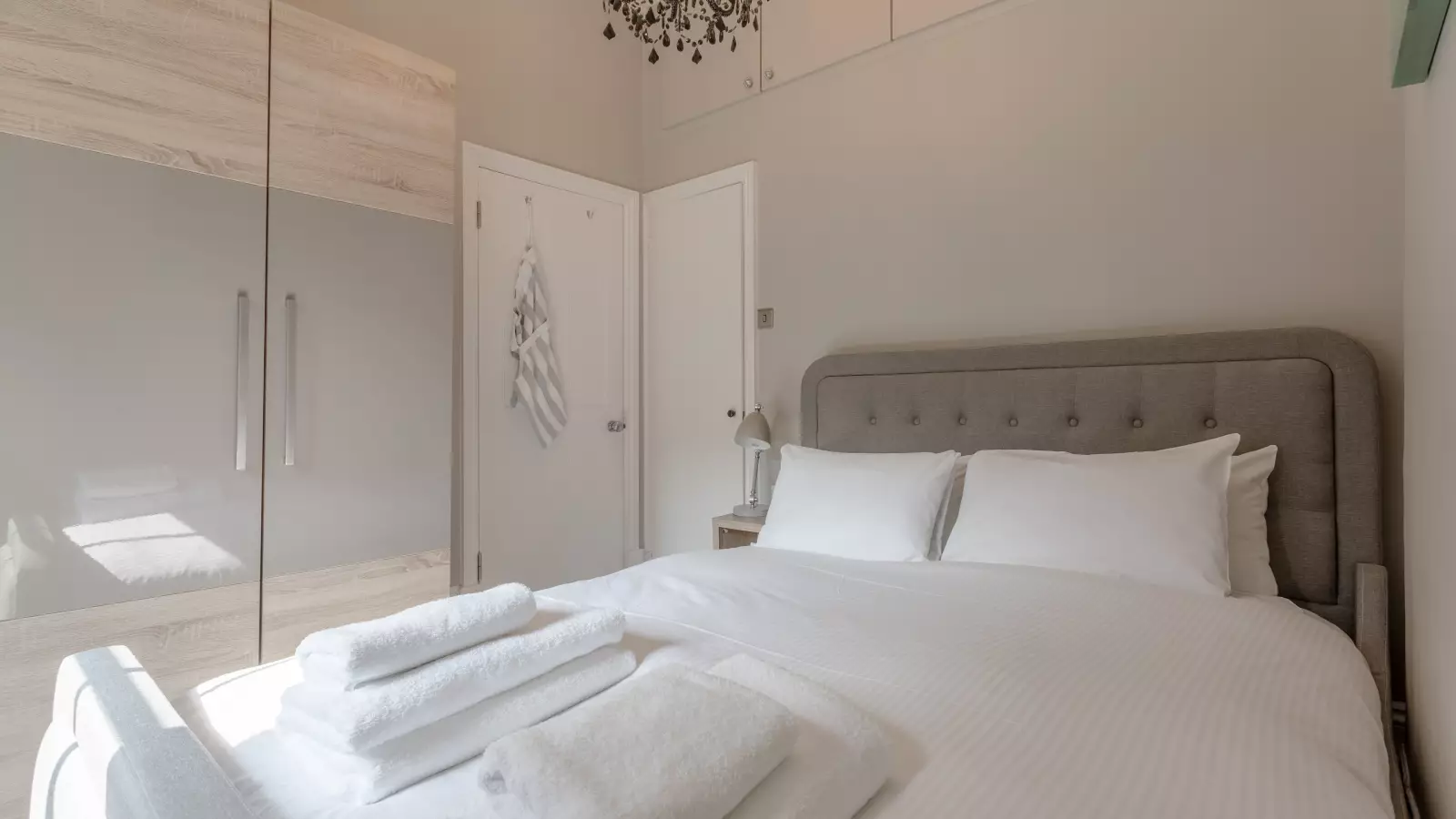 Flat Warwick Way in City of Westminster