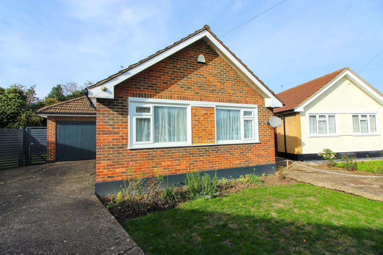 House Monks Avenue in Walton on Thames