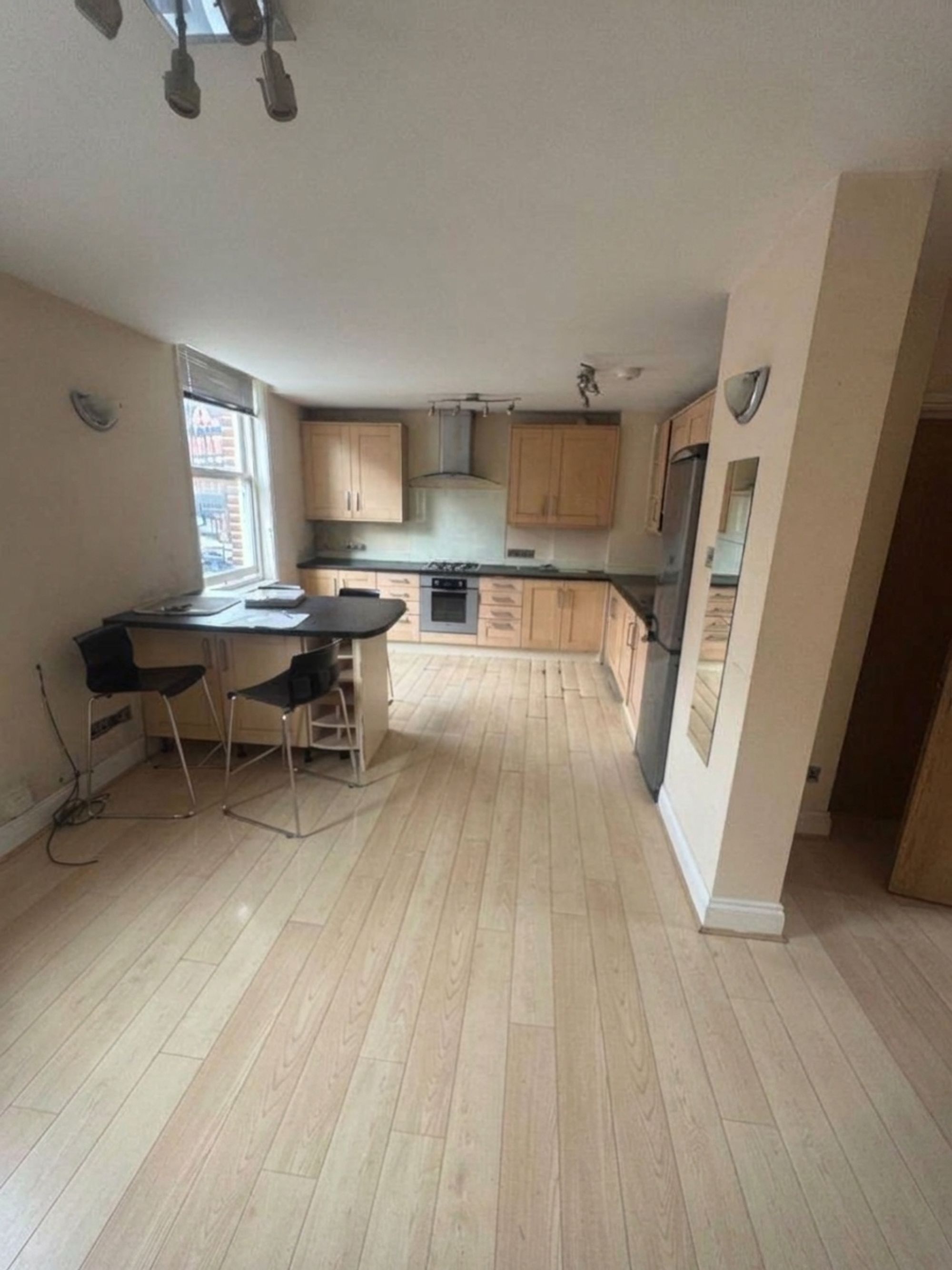 Flat Broomhill Road in Greater London