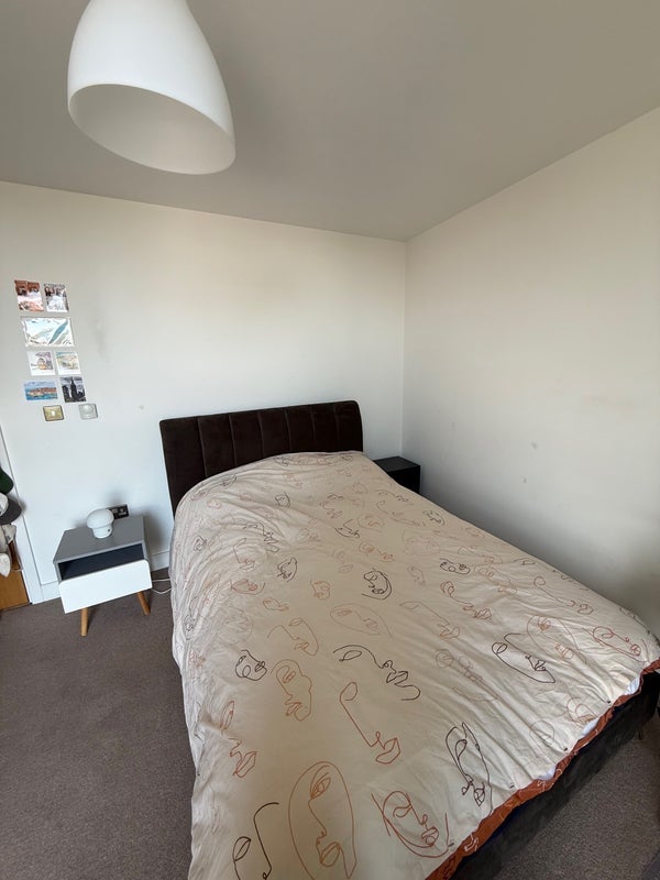 Room Whiston Road in Greater London