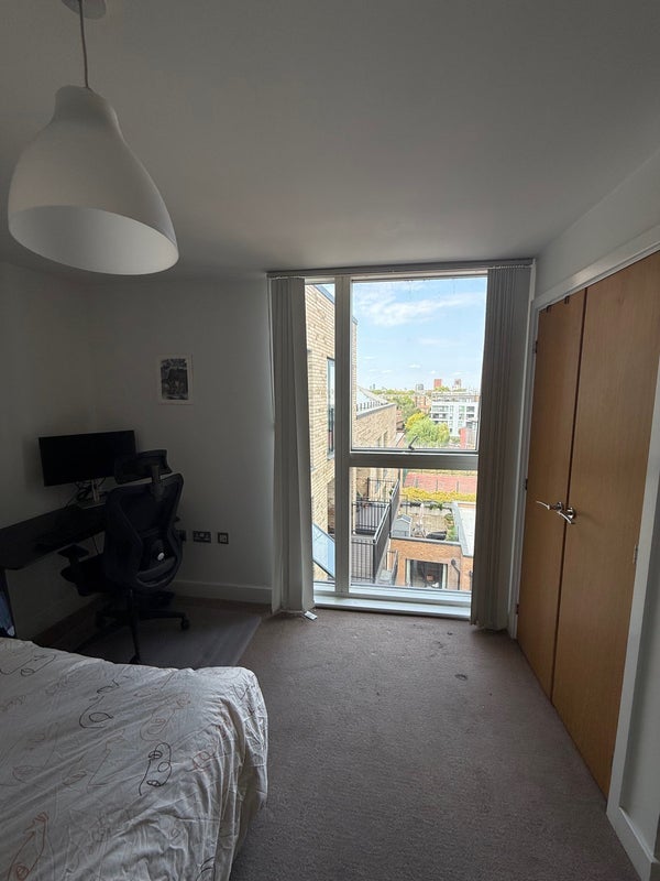 Room Whiston Road in Greater London