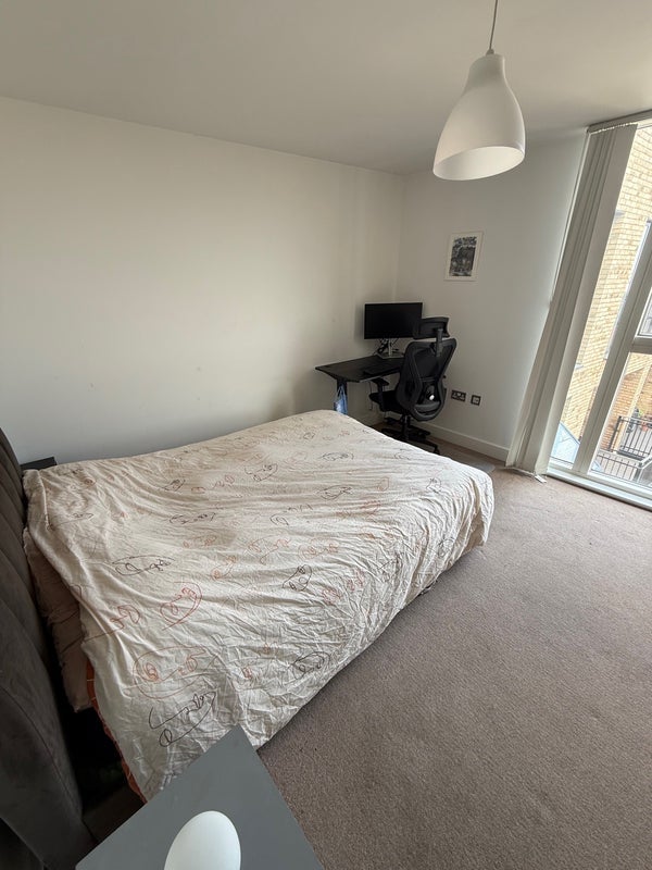Room Whiston Road in Greater London