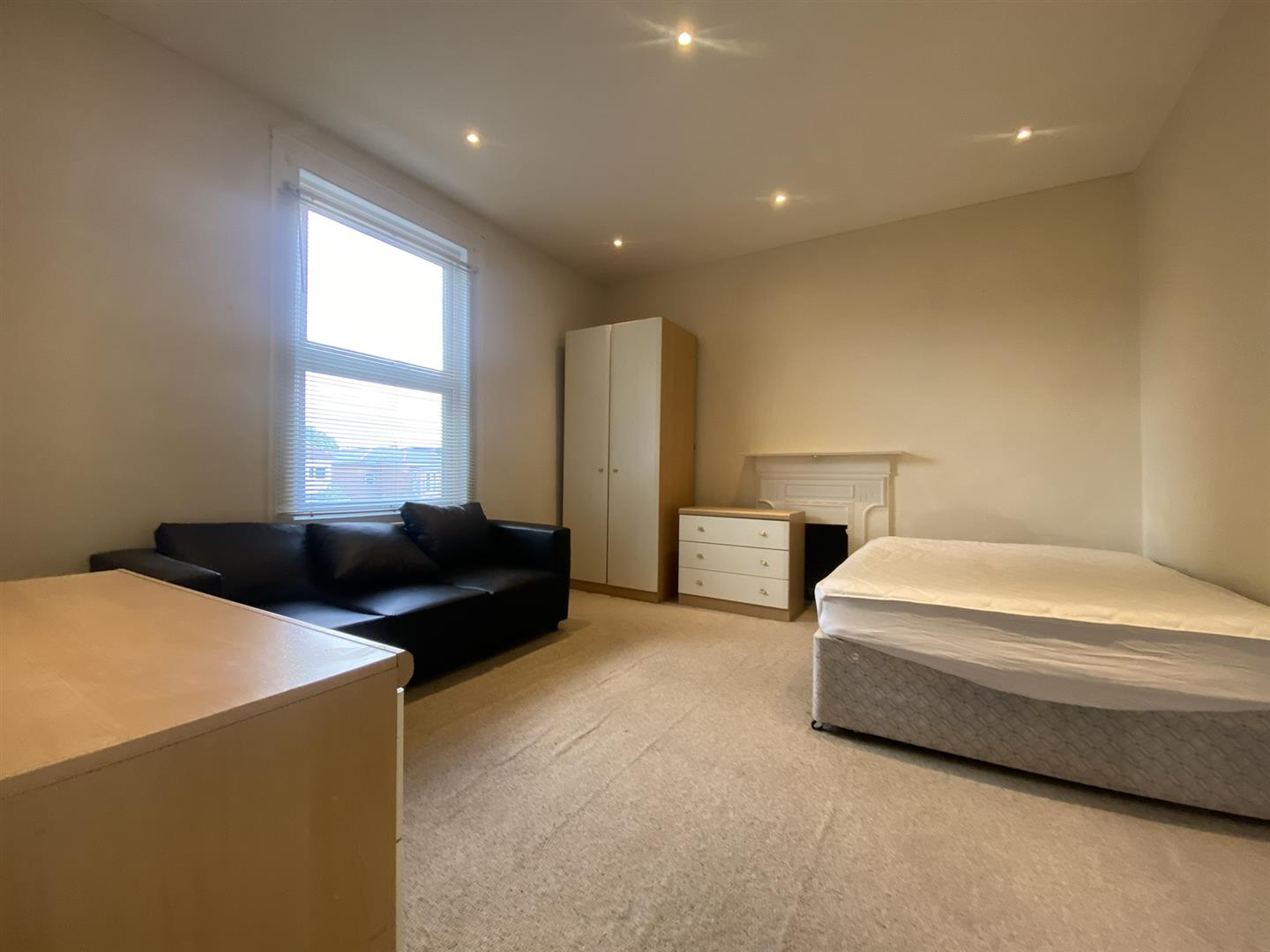 Flat Sunningfields Road in Greater London