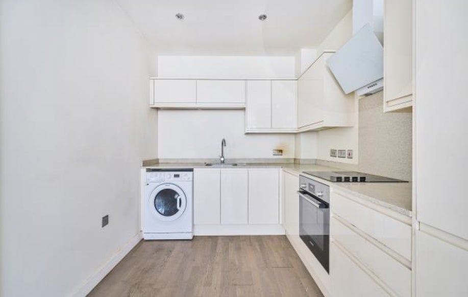 Flat Cleeve Road in Mole Valley