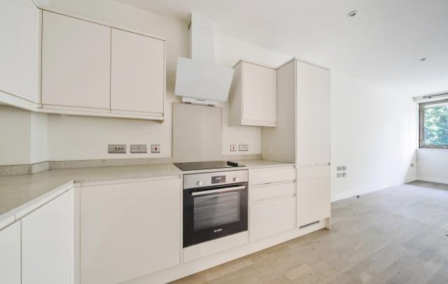 Flat Cleeve Road in Mole Valley