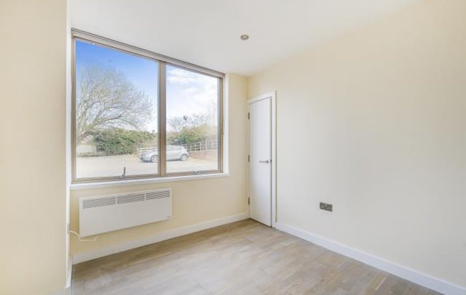 Flat Cleeve Road in Mole Valley