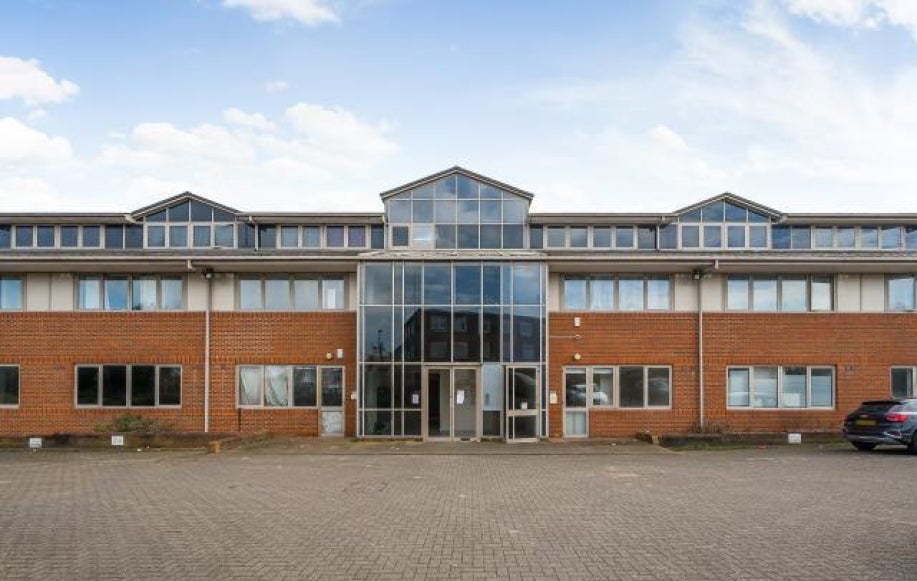 Flat Cleeve Road in Mole Valley