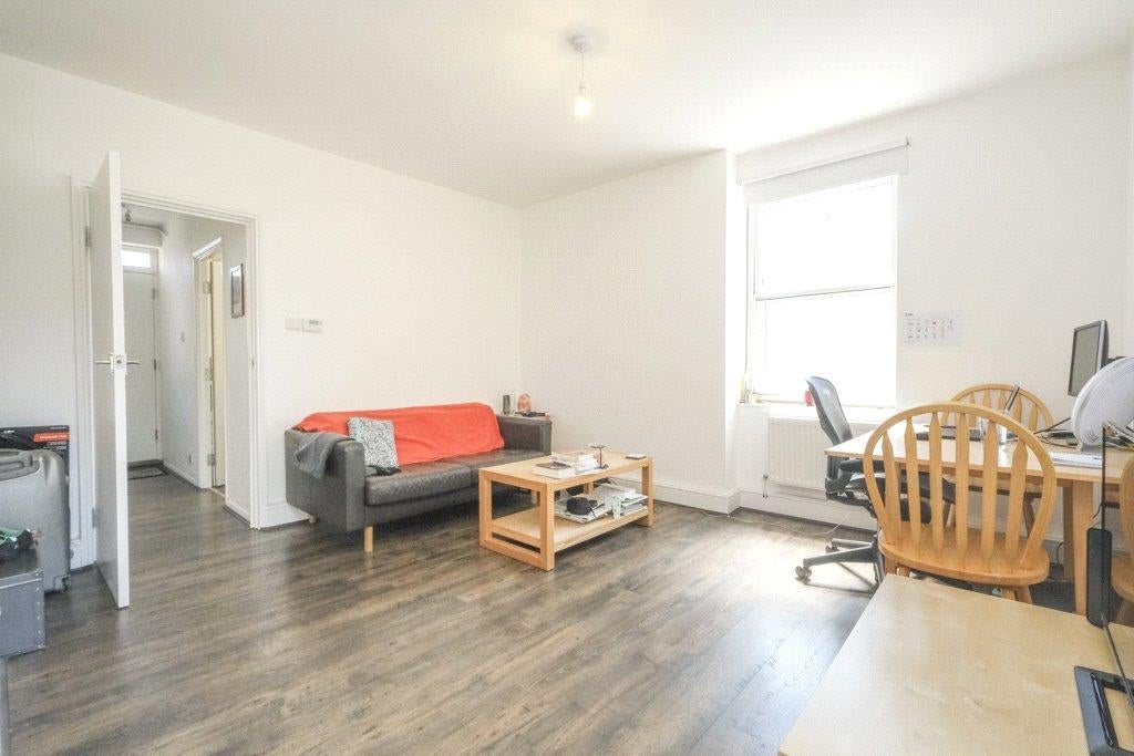 Flat Hornsey Street in Greater London
