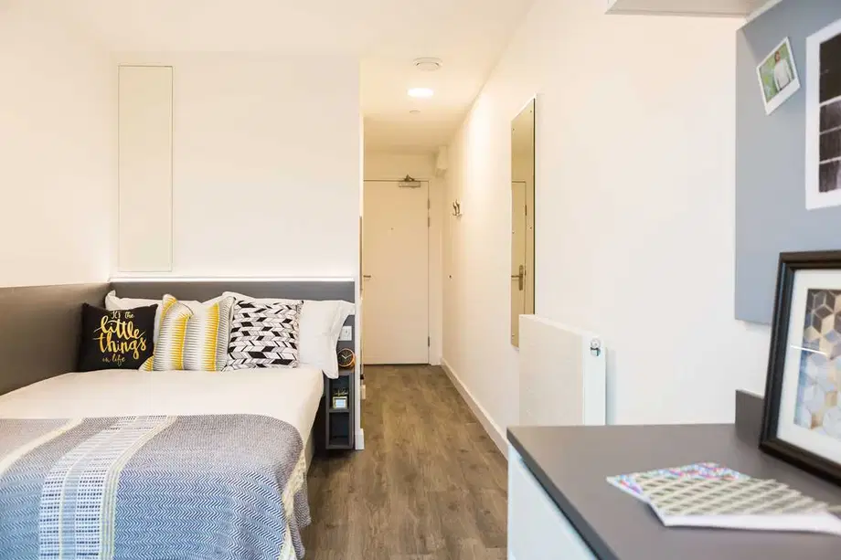 Room Westway in Greater London