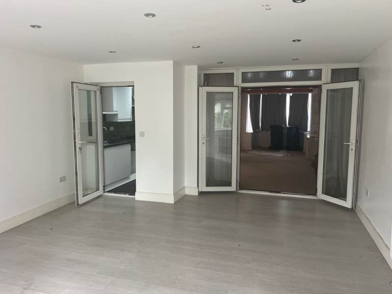 House Rydal Crescent in Greater London