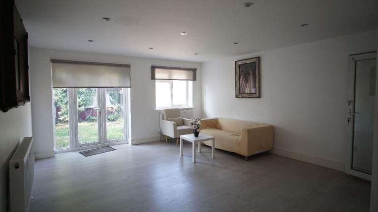 House Rydal Crescent in Greater London